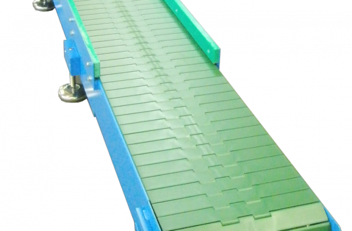 Conveyor with plastic top chains