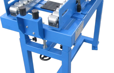 Gravity roller conveyors with rater